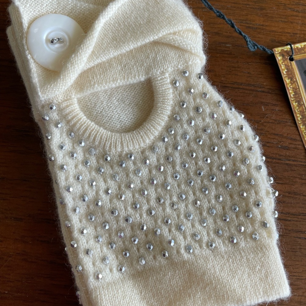 NWT off-white Fingerless Gloves with Pearl Accents